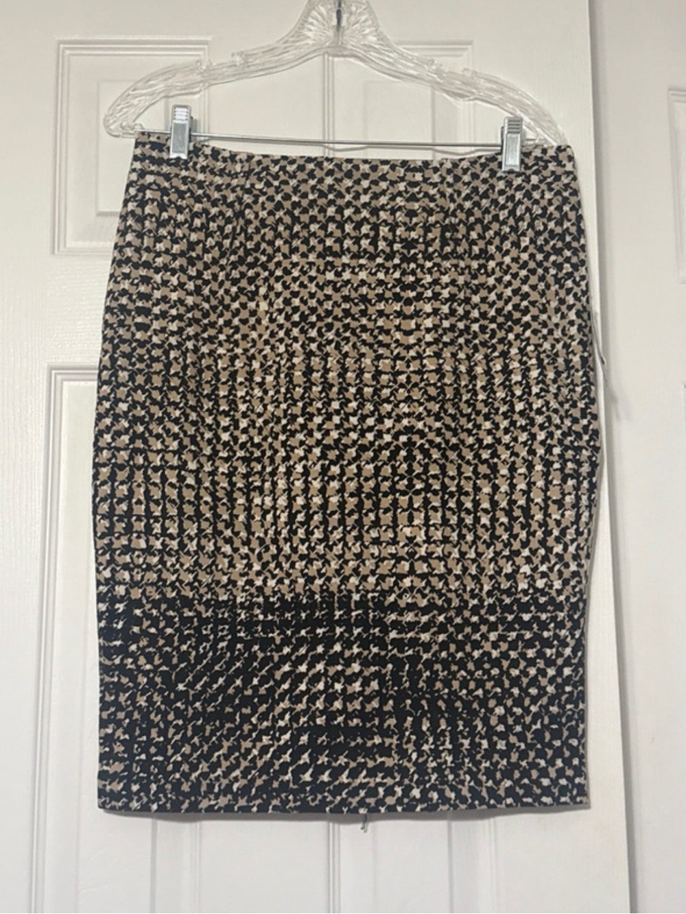 Lord & Taylor pencil skirt. Size 10 P